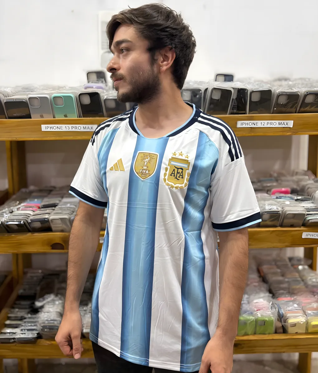 WhatsApp Image 2026-04-02 at 12.00.55_upscayl_1x_upscayl-standard-4x_11zon Camiseta de la Selección Argentina