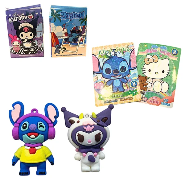 D01090194.webp Llaveros Kuromi Stitch con cartas holográficas 888-03/04